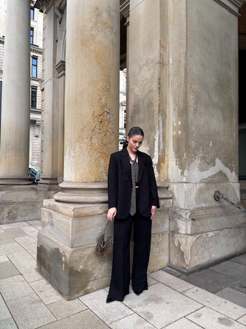 Black Suit With Tie Look