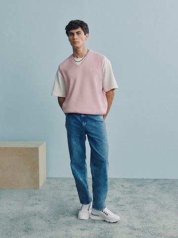 Pink Sweater With Jeans Look