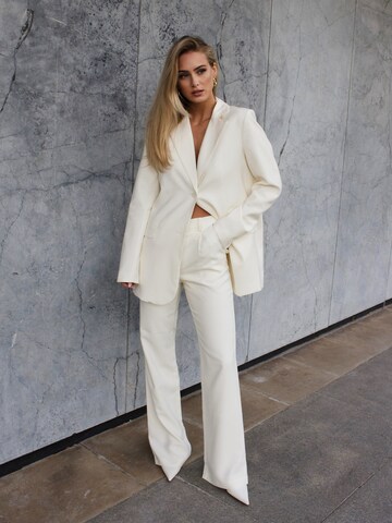 Oversized White Suit Look by ABOUT YOU Limited