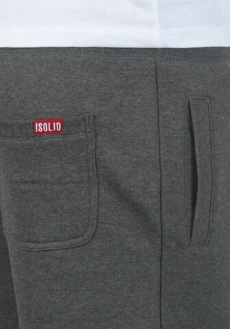 !Solid Regular Sweatshorts in Grau