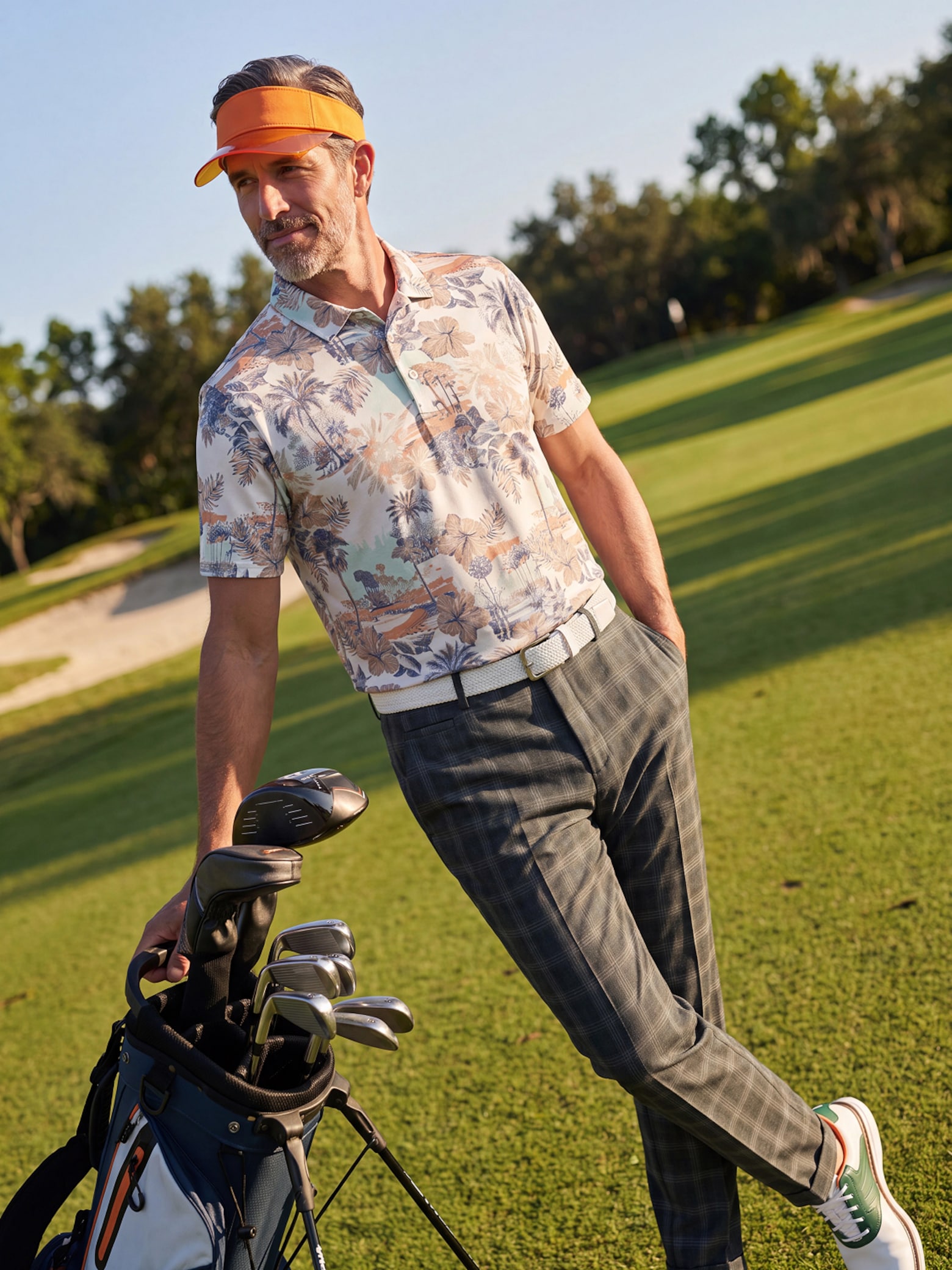 Destaca en el campo de golf con un estilo retro Arriesga con estampados llamativos