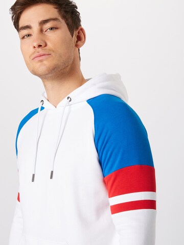 Bluză de molton 'Raglan Racing' de la Urban Classics pe alb