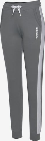 Tapered Pantaloni di BENCH in grigio