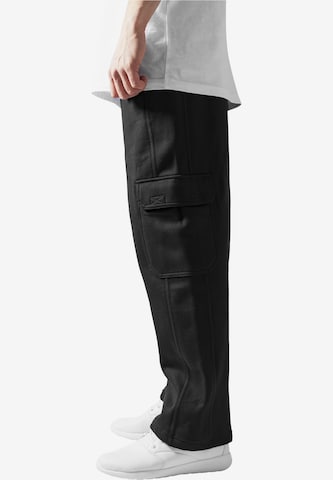 Urban Classics Loose fit Cargo Pants in Black