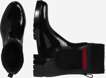 Bottes en caoutchouc TOMMY HILFIGER en noir : sur le côté