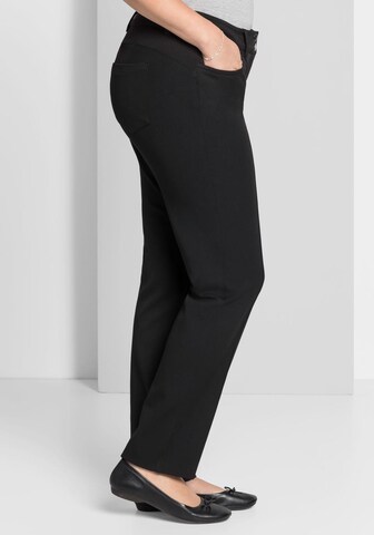 SHEEGO Tapered Bügelfaltenhose in Schwarz