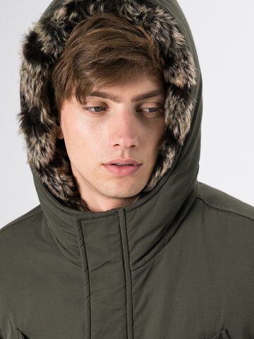 Urban Classics Winter Parka in Green