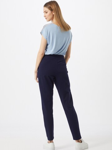 Tapered Pantaloni con pieghe 'Carina' di ABOUT YOU in blu