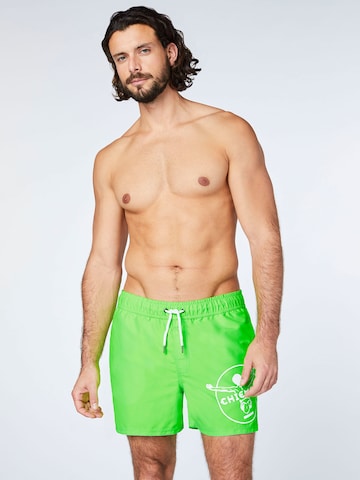 Regular Shorts de bain CHIEMSEE en vert : devant