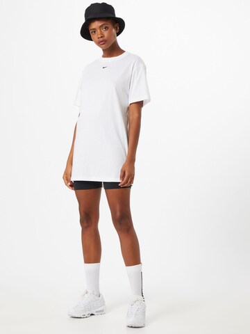 Robe Nike Sportswear en blanc
