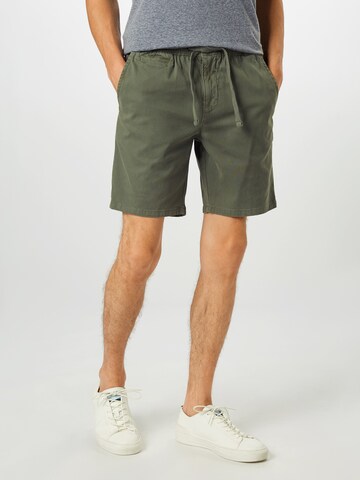 Regular Pantalon chino Superdry en vert : devant