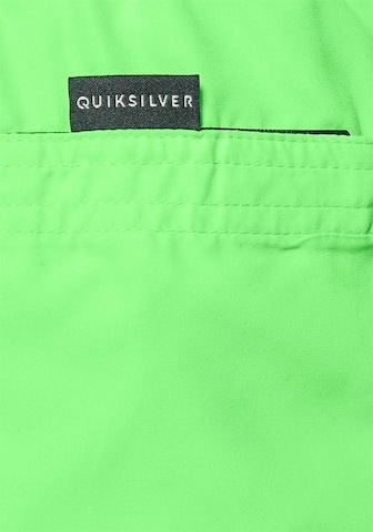 QUIKSILVER Regular Uimashortsit 'EVDAYVL15 M JAMV GCZ0' värissä vihreä