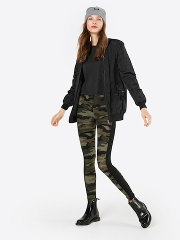 Urban Classics Skinny Leggings in Green