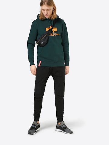 ALPHA INDUSTRIES Sweatshirt in Groen