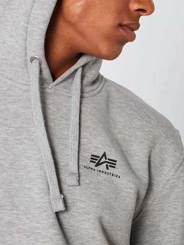 Coupe regular Sweat-shirt ALPHA INDUSTRIES en gris