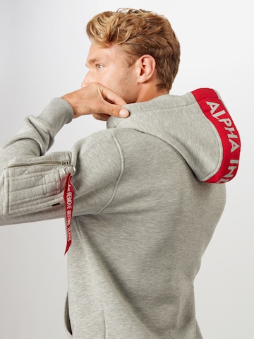 ALPHA INDUSTRIES Regular Fit Sweatshirt i grå