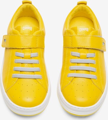 Baskets 'Runner' CAMPER en jaune