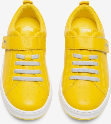 Sneaker 'Runner' di CAMPER in giallo