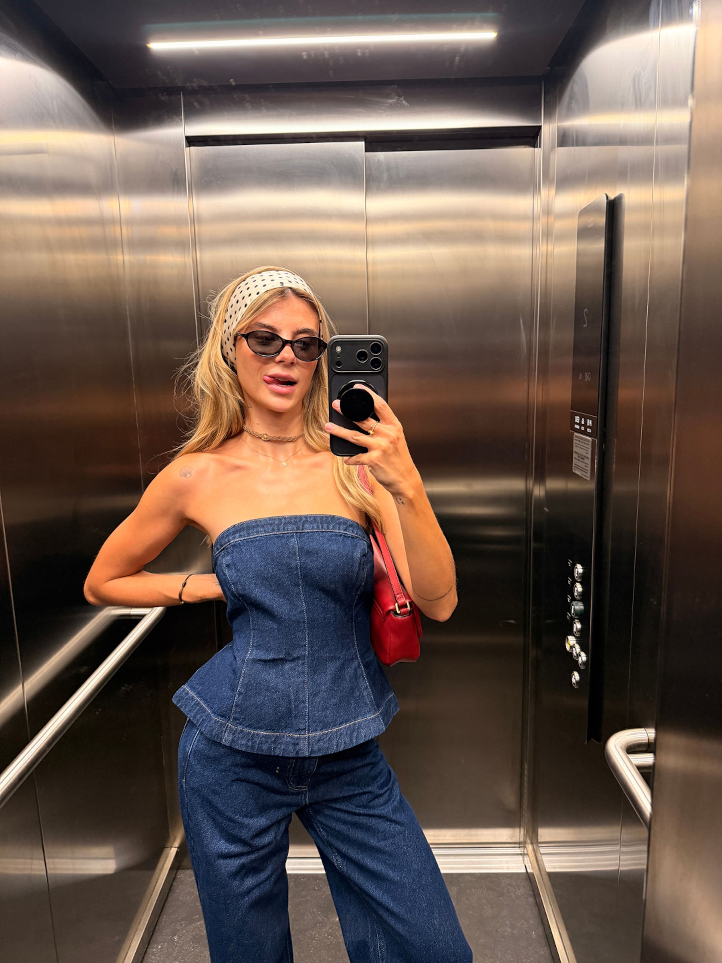Romina - Denim Corset And BlueJ eans Look