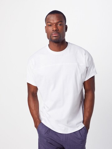 T-Shirt 'Batwing' Urban Classics en blanc : devant