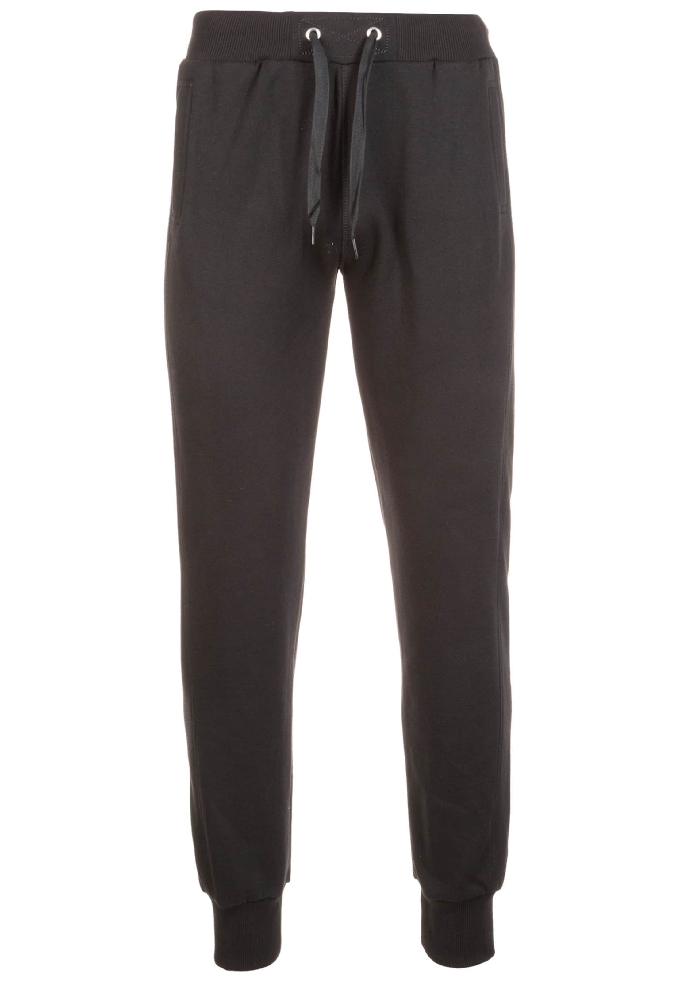 Urban Classics Tapered Broek in Zwart: voorkant
