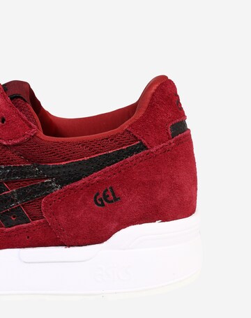 Baskets basses ASICS SportStyle en rouge