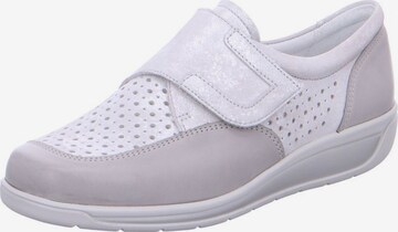 ARA Classic Flats in White: front