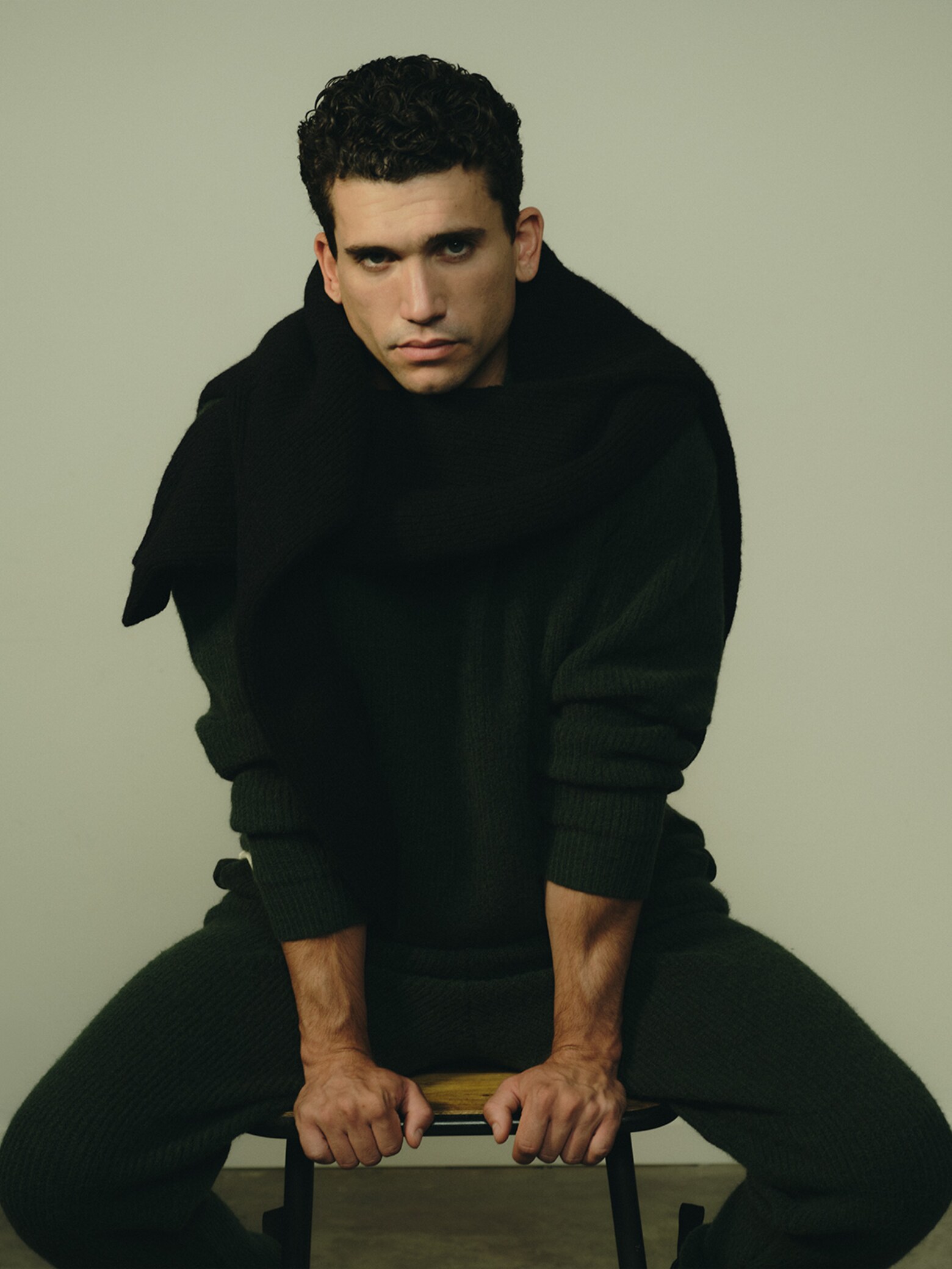 Vaivatonta pukeutumista Jaime Lorente co-created by ABOUT YOU