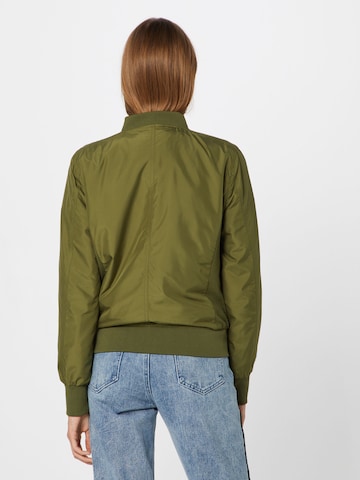 Veste mi-saison Urban Classics en vert : derrière