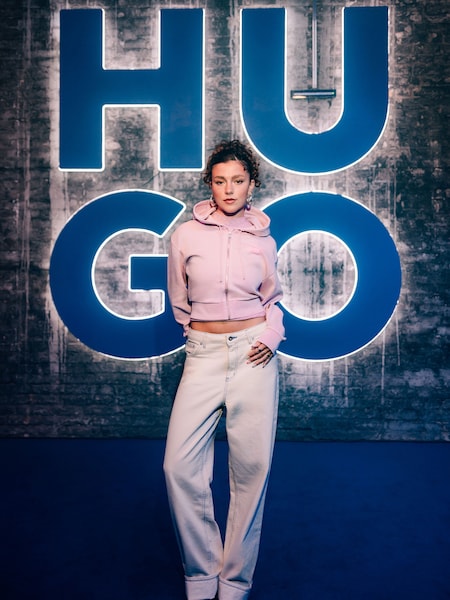 Riccarda Greco - Girly Streetstyle Look by HUGO BLUE