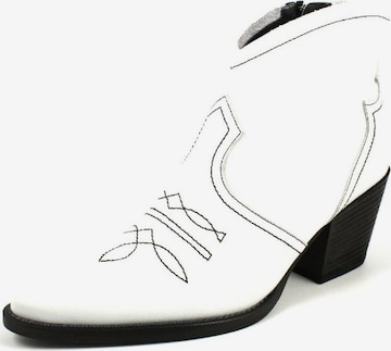 Paul Green Booties in White: front