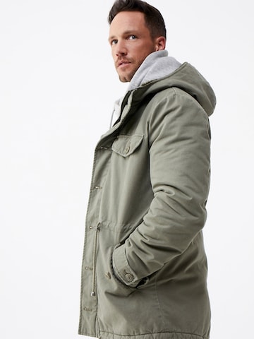 DAN FOX APPAREL Tussenparka 'Jake ' in Groen: voorkant