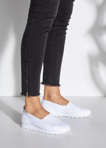 LASCANA - Sapatilhas slip-on em branco: frente