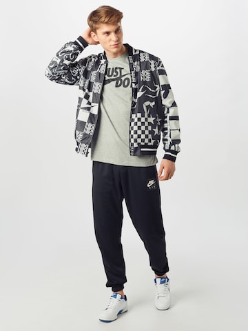 Nike Sportswear Regular Fit Bluser & t-shirts 'Swoosh' i grå