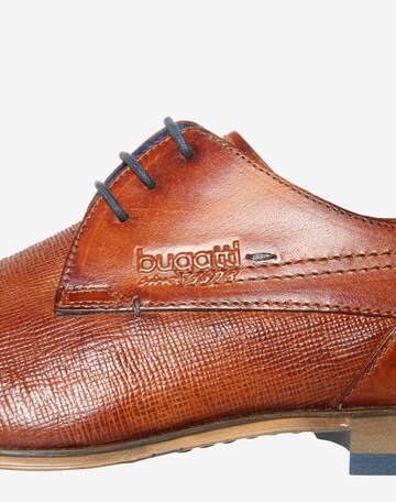 Chaussure à lacets bugatti en marron