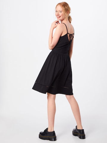 Robe d’été ONLY en noir : derrière