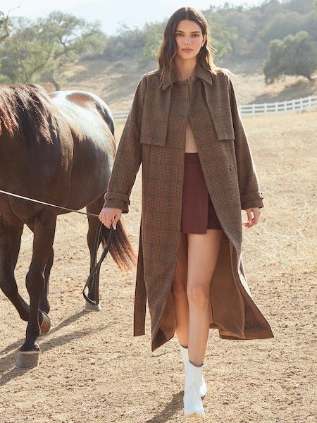 Kendall Jenner - Chic Chocolate Plaid Look