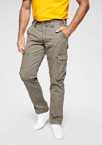 Man's World Loosefit Cargohose in Grün: Vorderseite