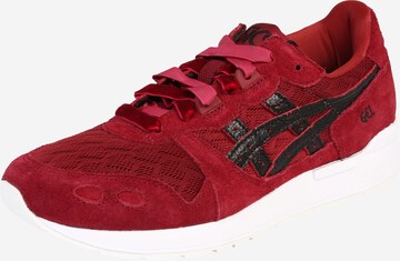 Baskets basses ASICS SportStyle en rouge : devant