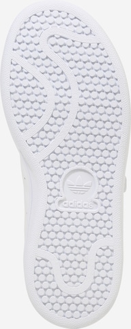 ADIDAS ORIGINALS - Sapatilhas 'Stan Smith' em branco: abaixo