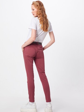 Coupe slim Pantalon 'PAN f LIDY5' Le Temps Des Cerises en rouge : derrière