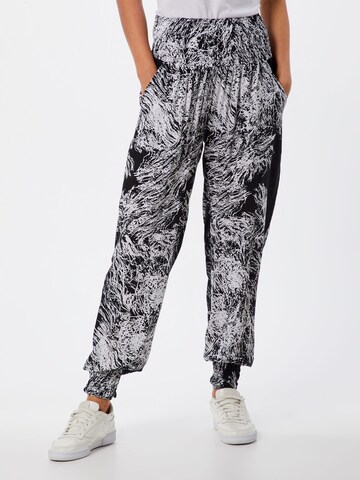 Urban Classics Loose fit Pants in Mixed colors: front