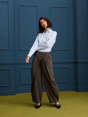 Casual Grey Pants and Blue Blouse Look