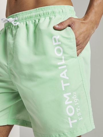 TOM TAILOR Kratke kopalne hlače 'Jeremy' | zelena barva