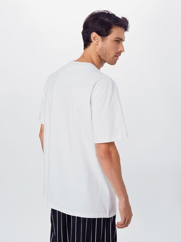 Karl Kani - Ajuste regular Camiseta en blanco