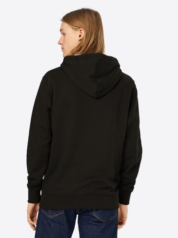 ALPHA INDUSTRIES Sweatshirt i svart: bakside