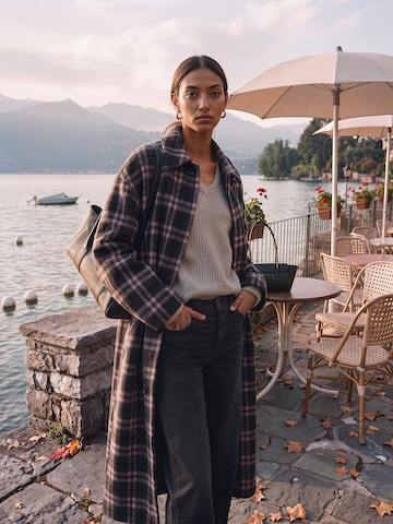 Creator Look With Checked Coat