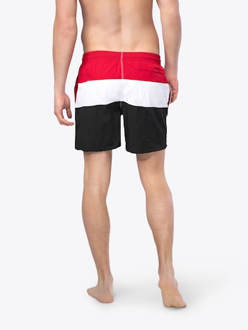 Shorts de bain Urban Classics en rouge : derrière