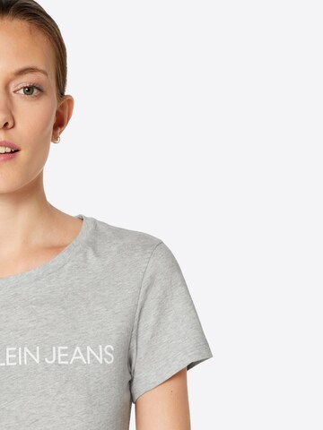 Calvin Klein Jeans T-Shirt 'Institutional' in Grau