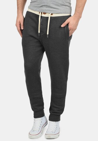 Effilé Pantalon 'Trip' !Solid en gris : devant